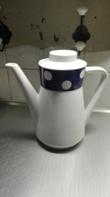 KIVA PILKULLINEN KAHVIKANNU / TEEKANNU