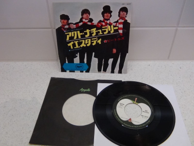 THE  BEATLES 7`,YESTER  DAY, ACT NATURALLY,JAPANI PAINOS