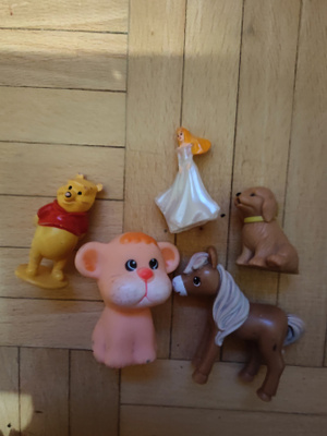 Figuureja eri sarjoista