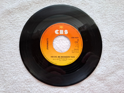 Juhamatti – Hei-oo, Me Mennään Taas / Voinko Luottaa 7"