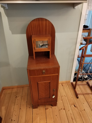 Teak kaappi