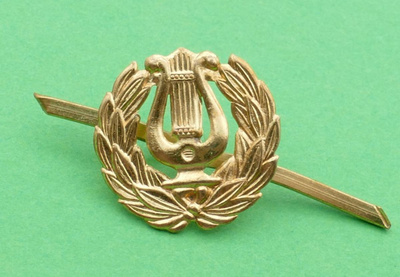 Ylioppilaslyyra, hakaset 16 mm