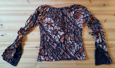 Erikoinen retrotyylinen paita