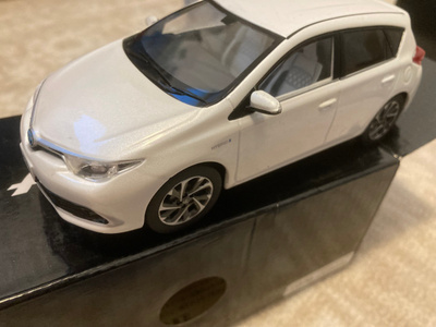 Toyota Auris mk2 facelift 2015 HB. Laadukas 1/30 malli.