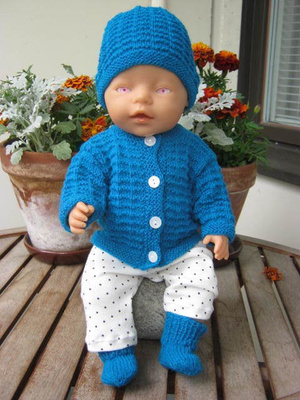 Baby Born nukelle neuletakki, pipo ja sukat.