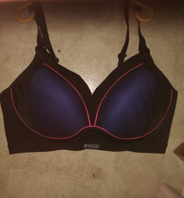 Shock-merkkiset urheilu rintaliivit 85 D  38 D )
