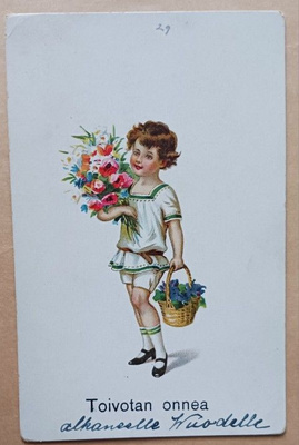Pikkuleidi tuo onnittelukukkia kaksi kantamusta, k. k-k 1929