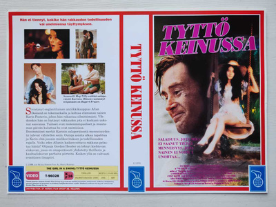 VHS Tyttö keinussa –kansipaperi