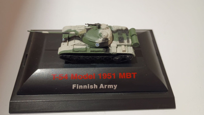 Trumpeter T-54 model 1951 MBT Finnish army 1:144