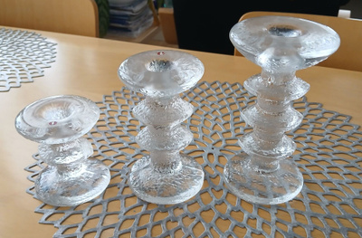 Iittala Festivo 1-, 2- ja 3 solmuiset kynttilänjalat.