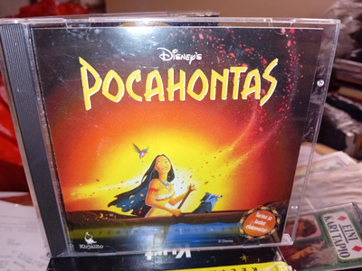 CD POCAHONTAS  ( Kirjalito ) SIS POSTIKULU