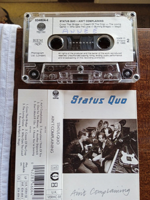 C- KASETTI: STATUS QUO : AIN;T COMPLAINING