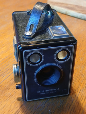 Kodak six-20 Brownie C kamera