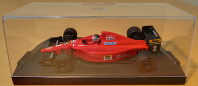 Onyx Ferrari F1-90 -pienoismalli