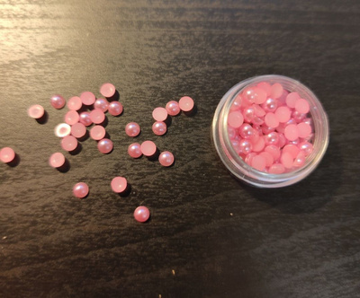 4mm pinkkejä helmenpuolikkaita 100 kpl