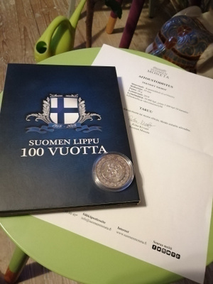 Suomen lippu 100v juhlaraha