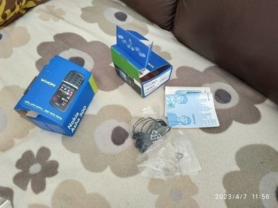 Nokia Asha 300+C2-01 alkup. laturi, kuulokkeet ja laatikot