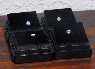 Moissaniitti 0.10ct, hieno välke ja fire!