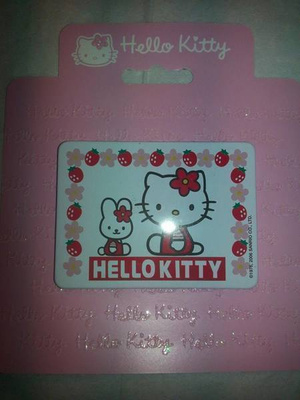 Hello Kitty magneetti (mansikka-kukka reunus)