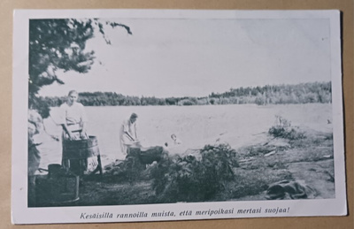 Naiset pyykillä meren rannalla (laivastokeräys), ei p.