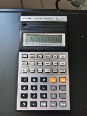 Vanha taskulaskin Casio