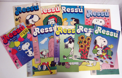 Ressu Snoopy Tenavat lehtiä pino.