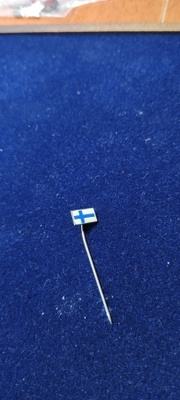 Suomen lippu neulamerkki