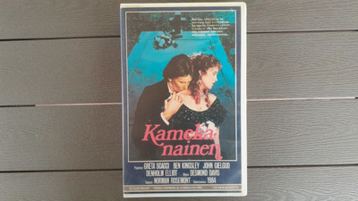 VHS: Kamelianainen (Greta Scacci, Ben Kingsley 1984)