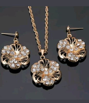 1700 .. 9k Kulta Duble Crystal Korvakorut / Kaulakoru