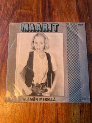 Maarit - Elämän Merellä / Hämärät Kaupungit 7” single