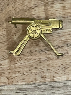 Suojeluskunnan  / Armeijan konekiväärijoukkojen merkki