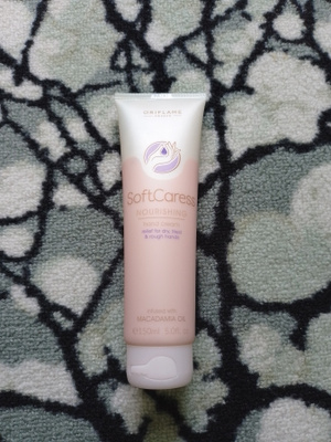 ~Oriflame SoftCaress Nourishing -käsivoide (Jumbo)~