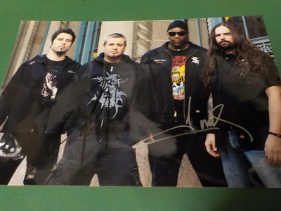 SEPULTURA KUVA KAHDELLA NIMMARILLA