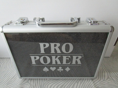 Pro Poker pokerisetti alumiinisalkussa
