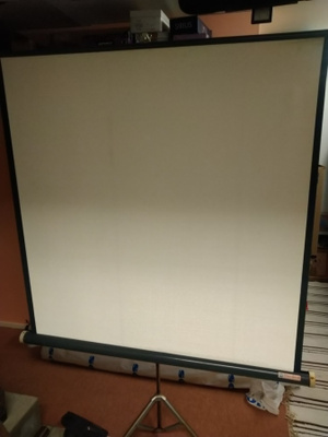 Standard projektoriverho.