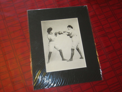 Vintage sisustustaulu yli 100 vuotta vanhasta kuvasta