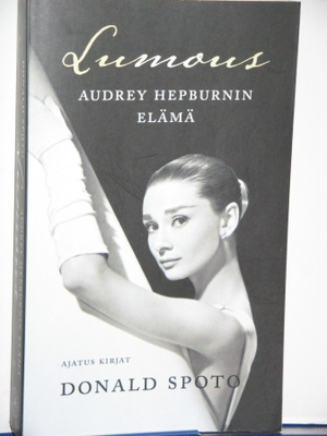 Donald Spoto : Lumous  AUDREY HEPBURNIN ELÄMÄ