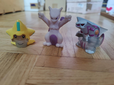 Pokemon kids Jirachi, Mewtwo ja Palkia