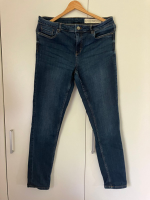 Hyvät farkut 42-44 naiselle