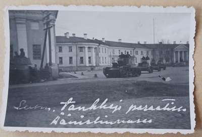 Äänislinna, tankkeja paraatissa Äänislinnassa, mv valokuva