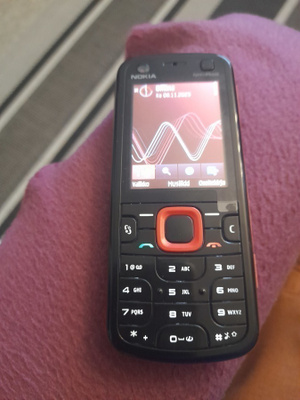 Nokia 5320Xpress music  punainen