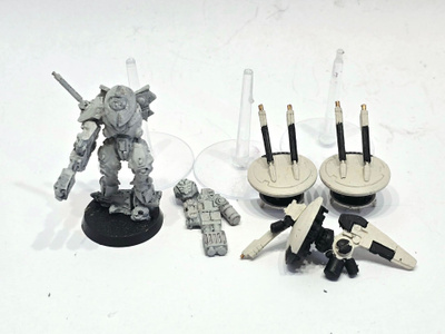 WH40K - Tau Commander Shadowsun + 3 dronea [A36]