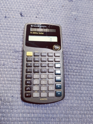 Taskulaskin TI-30Xa Solar