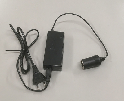 12V 5A tupakansytinadapteri (60W)