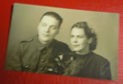 Sotamiehen hääkuva   (K9)