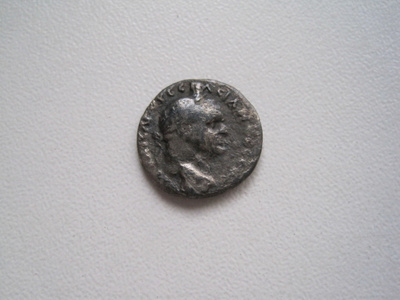 ROOMALAINEN HOPEA KOLIKKO. 67