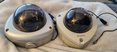 2 valvontakameraa  Sony