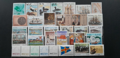 ÅLAND / AHVENANMAA postimerkkejä MARKKA ** 33 kpl