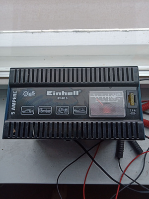 Auton käynnistysakku laturi Einhell BT-BC 5 12V 5A