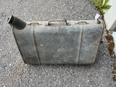 Vanha auton varatankki 18 l